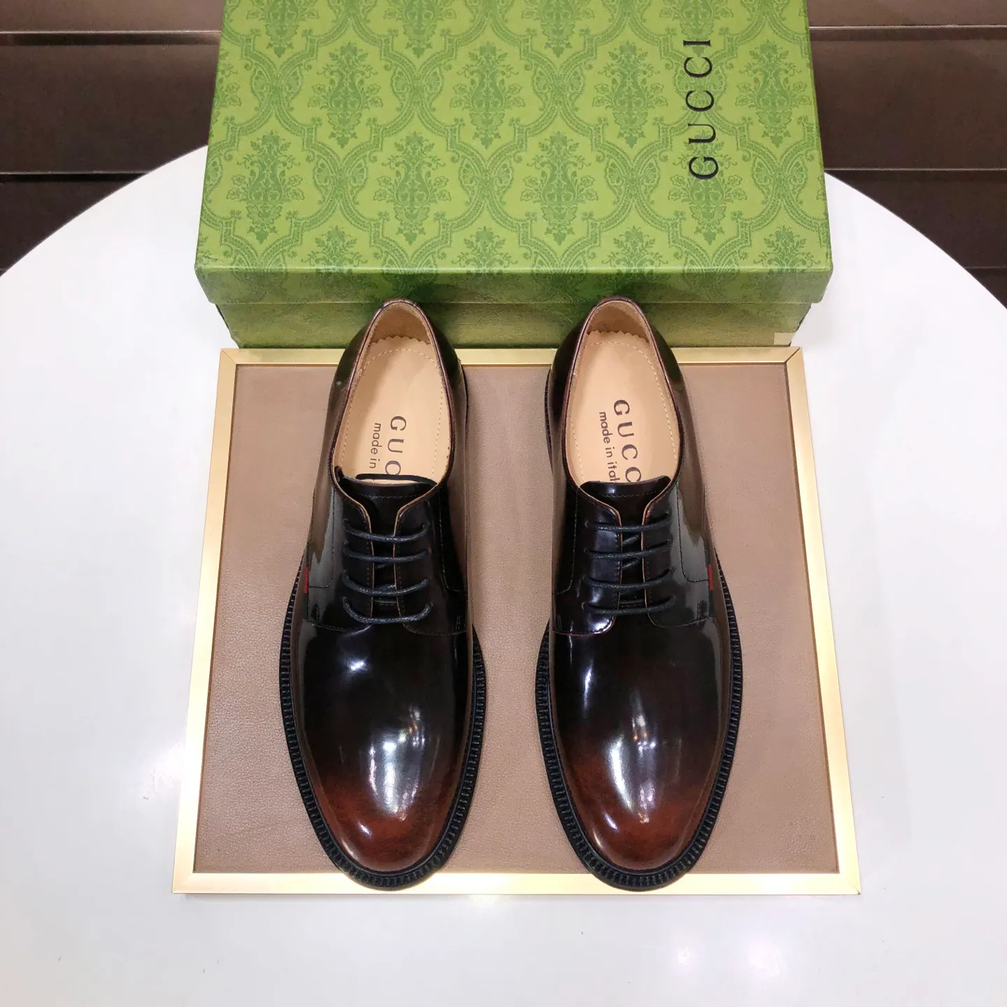 Factory batch 500💰Italy’s top luxury men’s shoe giant (GUCCI) (Gucci) (full cowhide lining) new arrival🍃Original European style🔰 Pleasant to the eye😍In order to make the shoes more durable and non-deformable🌀The production continues to follow traditional methods but there is still no lack of innovation💪The original sheepskin is selected for the leather♻️Smooth, natural and extra bright⭐Made of imported cowhide The rich man’s first choice 38-45 (45 customized)